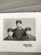 饱含热泪的双眼里写满